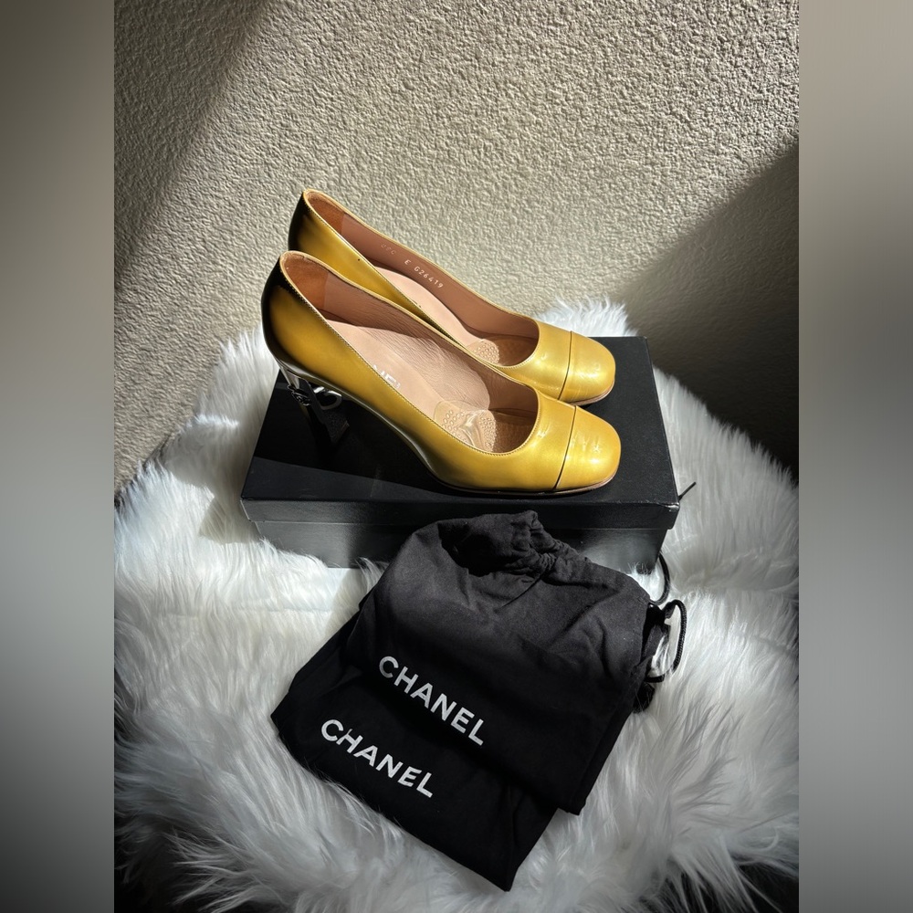 CHANEL Mustard Patent Leather Heels